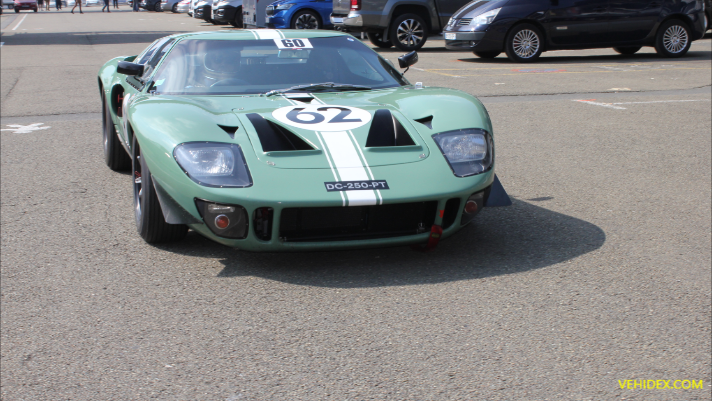 Ford GT 40 - Auto Racing TrackDay
